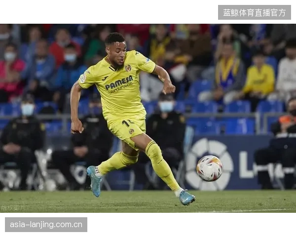 效力于英冠的阿尔哈马迪身体对抗能力出众，是伊拉克前场重要的战术支点。